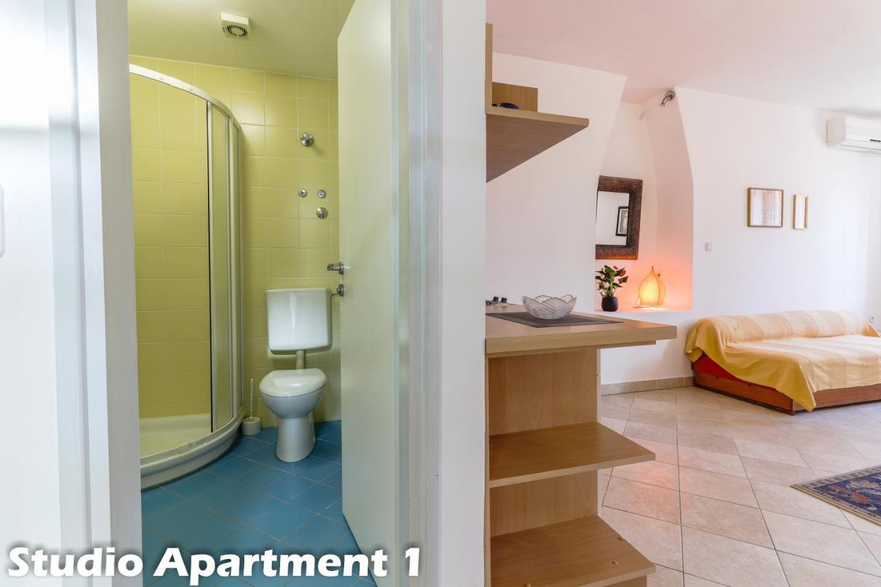 Art Apartments Vrsar Exterior photo